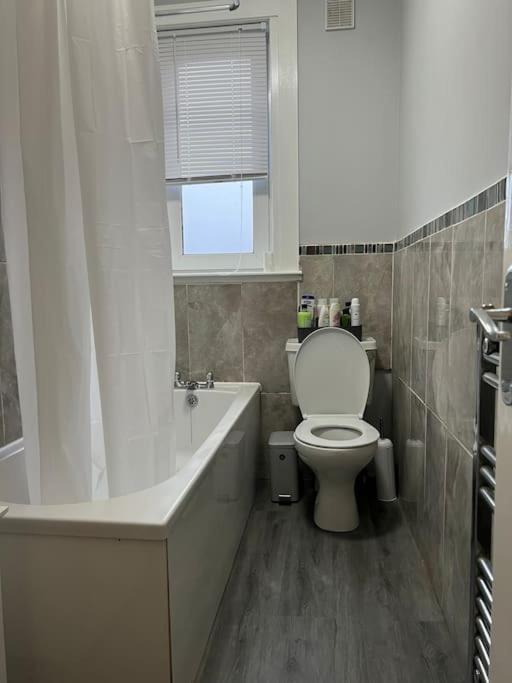 Apartment Spacious Luxury 3 Bedroom Flat In Kirkcaldy, Fife *