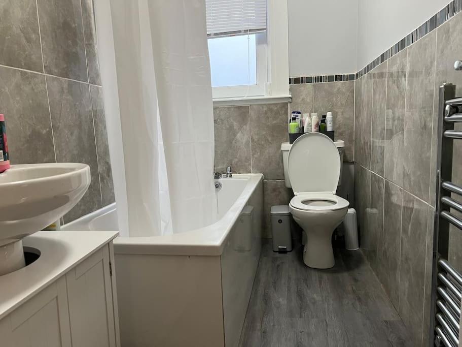 Spacious Luxury 3 Bedroom Flat In Kirkcaldy, Fife *
