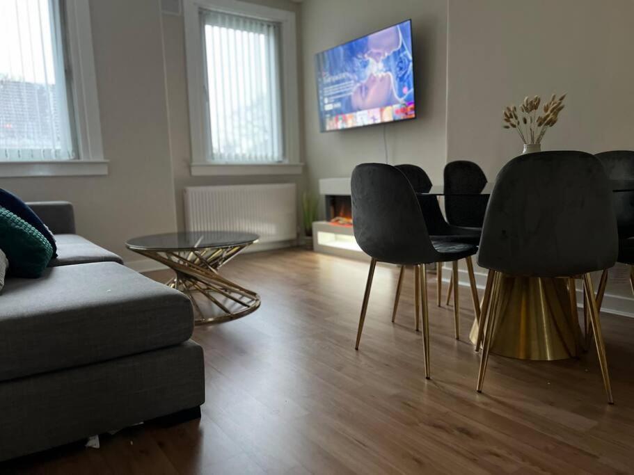 Spacious Luxury 3 Bedroom Flat In Kirkcaldy, Fife Apartment Dysart