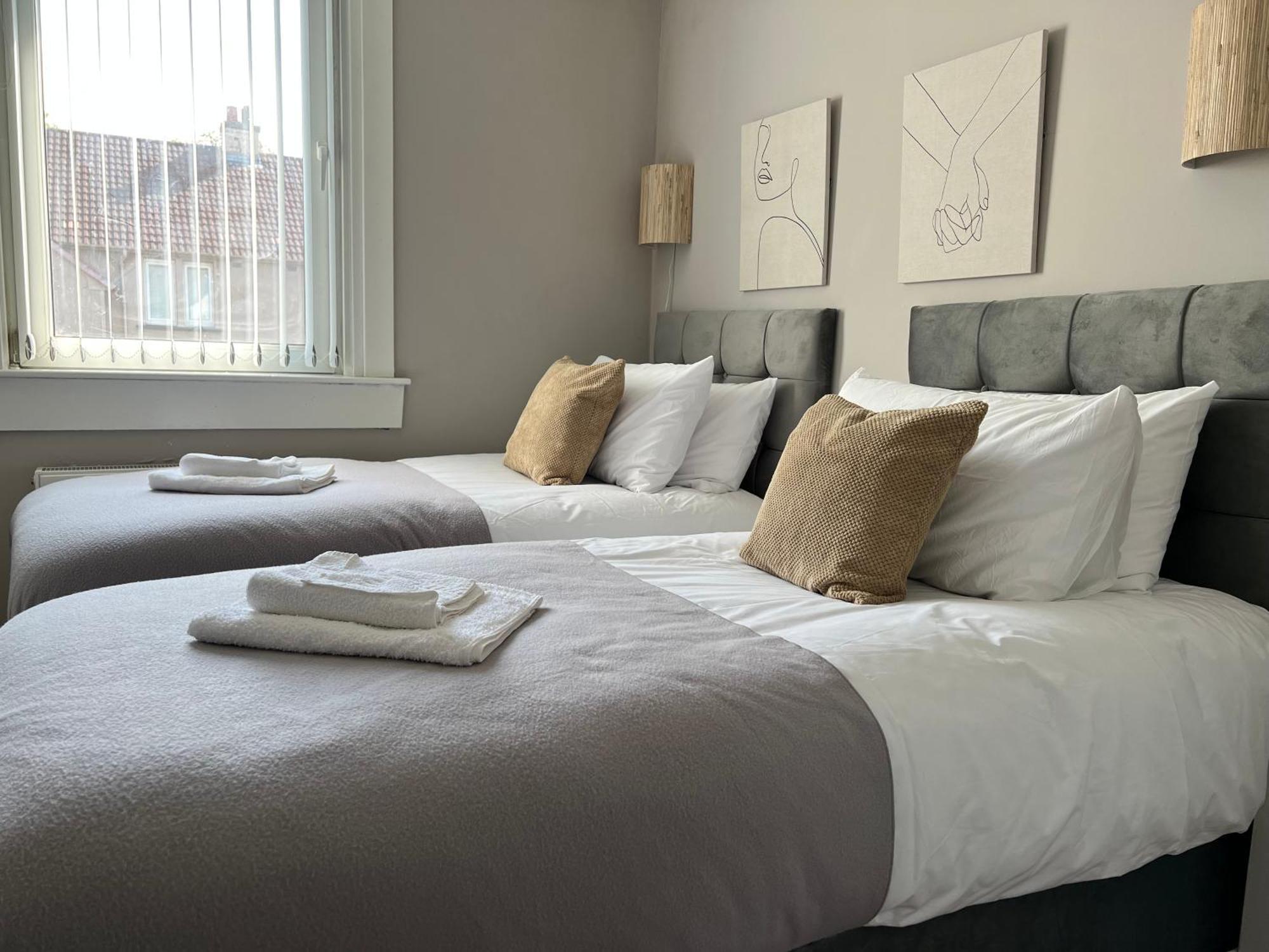 Spacious Luxury 3 Bedroom Flat In Kirkcaldy, Fife Apartment Dysart