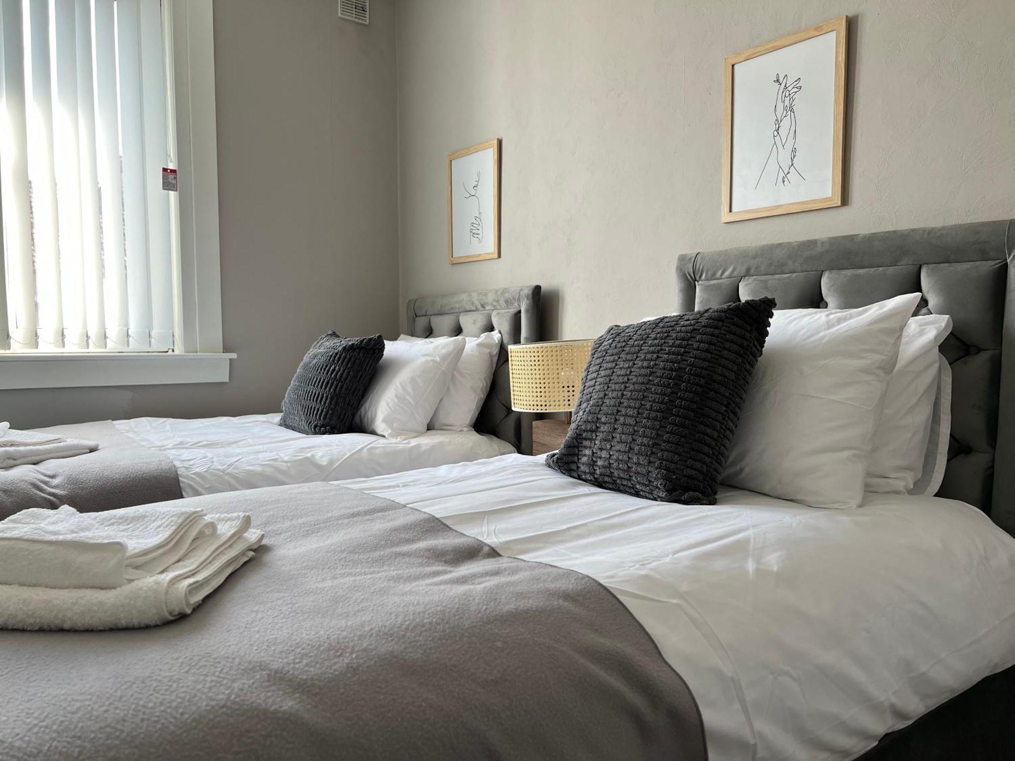Spacious Luxury 3 Bedroom Flat In Kirkcaldy, Fife Apartment Dysart